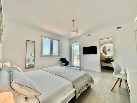 Double Room, Terrace | Blackout drapes, soundproofing, iron/ironing board, free WiFi