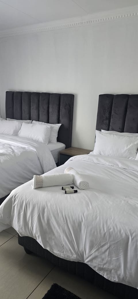 Family Double or Twin Room, 2 Queen Beds, Garden View | WiFi (free)