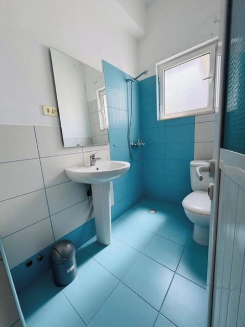 Standard Double Room | Bathroom | Towels