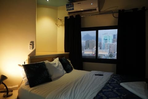 standard king bed | In-room safe, blackout drapes, soundproofing, iron/ironing board