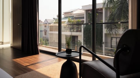 Standard Studio, Balcony, City View | Living area | Smart TV, printers