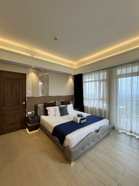 Deluxe Condo, 2 Bedrooms, Balcony, Lake View | Soundproofing