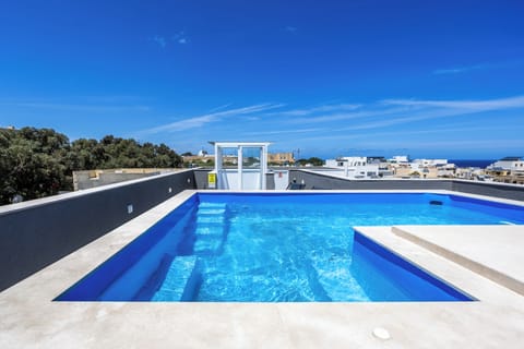 Penthouse, Sea View | Pool | Outdoor pool, sun loungers