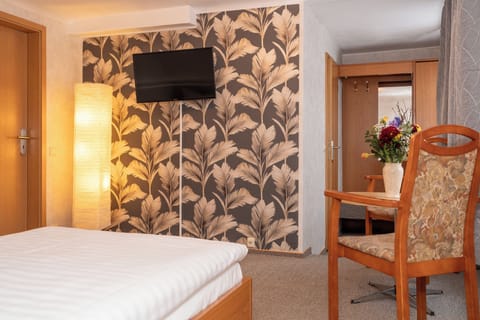 Single Room | Desk, laptop workspace, iron/ironing board, free WiFi