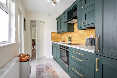 Luxury House | Private kitchen | Full-size fridge, microwave, oven, stovetop