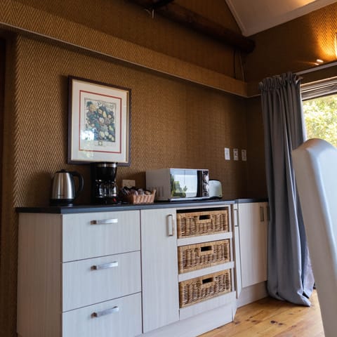 Cottage (Self-catering) | Private kitchen | Electric kettle