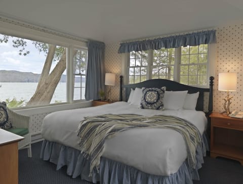 Individually decorated, individually furnished, iron/ironing board, WiFi