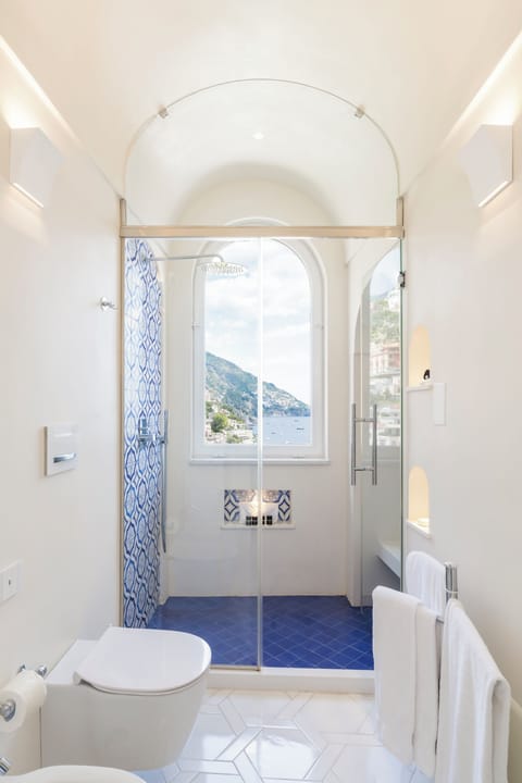 Maison Magia First DEPENDANCE | Bathroom | Combined shower/tub, designer toiletries, hair dryer, bathrobes