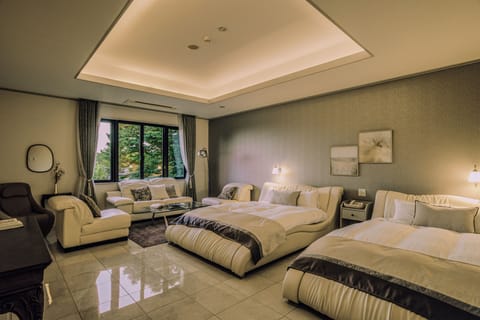 Comfort Twin Room | Blackout drapes, WiFi (free), bed sheets