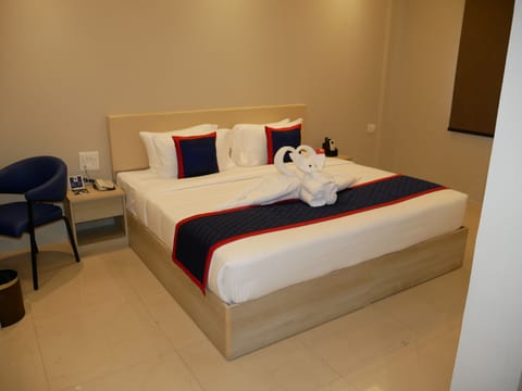 Executive Room | Desk, WiFi (free), bed sheets