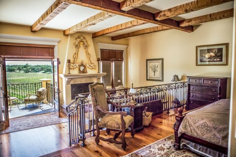 Viognier Suite, 1 King Bed, Vineyard View | Premium bedding, in-room safe, individually decorated