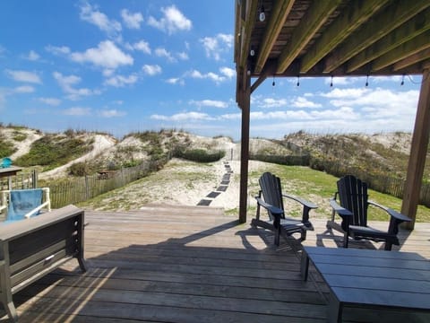 House, 4 Bedrooms | Terrace/patio