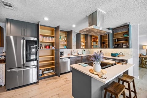 House, 5 Bedrooms | Private kitchen