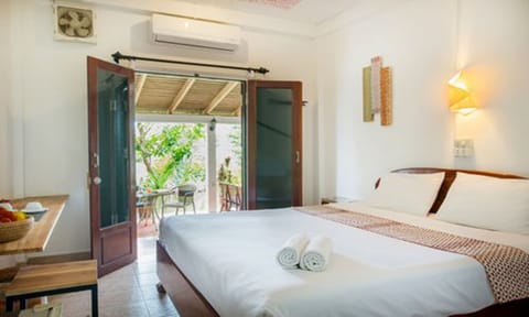 Deluxe Balcony DBL | In-room safe, desk, free cribs/infant beds, free WiFi