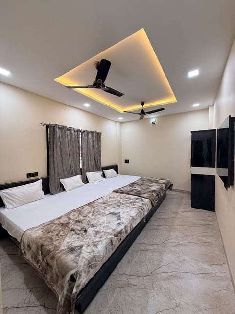 Deluxe Quadruple Room | Desk, laptop workspace, soundproofing, WiFi (free)