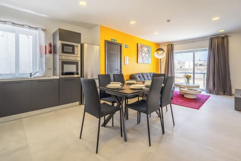 Penthouse, Kitchen, City View | Dining