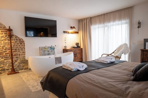 Superior Double Room, Bathtub, Pool View | Egyptian cotton sheets, premium bedding, down comforters