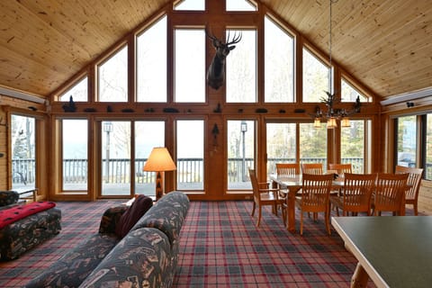 House, 4 Bedrooms | Living area | Smart TV