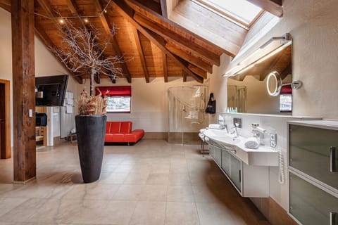 Suite (Tower Suite with Private Spa) | Living area | TV