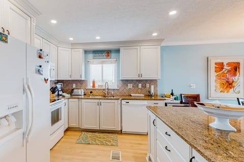 Apartment, Multiple Beds, Balcony, Beach View (Ponce Inlet Villa #4A) | Private kitchen