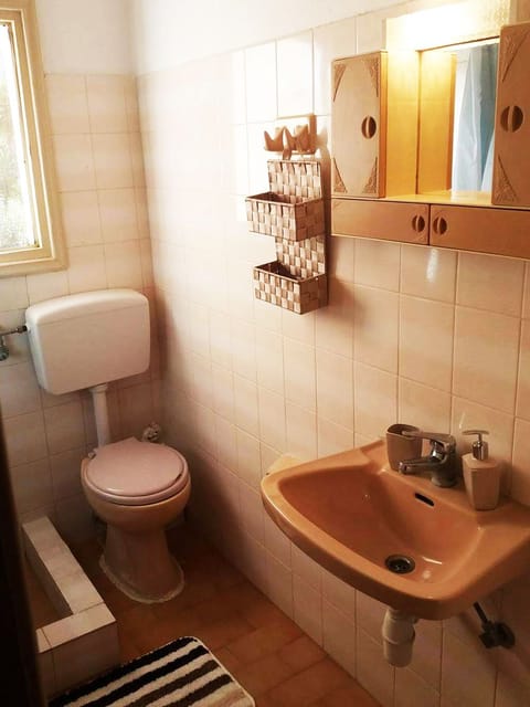 Basic Apartment, 2 Bedrooms, Garden View | Bathroom amenities | Shower, bidet, towels