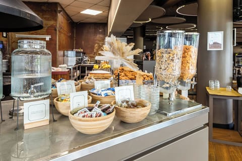 Daily buffet breakfast (EUR 5 per person)