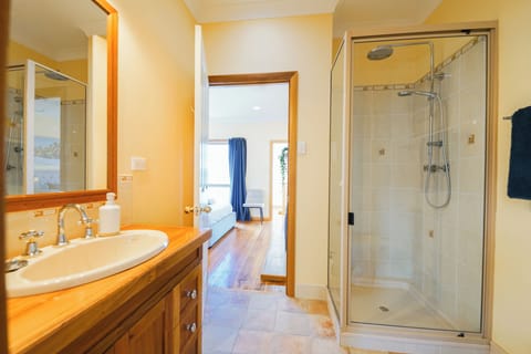 Deluxe Townhome, River View | Bathroom | Hair dryer, towels