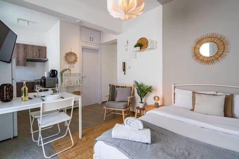 Studio, 1 Double Bed, Kitchenette, City View | Room amenity