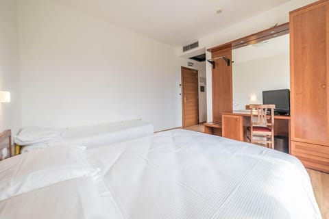 Superior Triple Room | In-room safe, desk, free WiFi, bed sheets