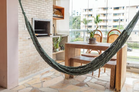 Superior Apartment, Courtyard View | Dining