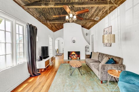 House (4 Bedrooms) | Front of property