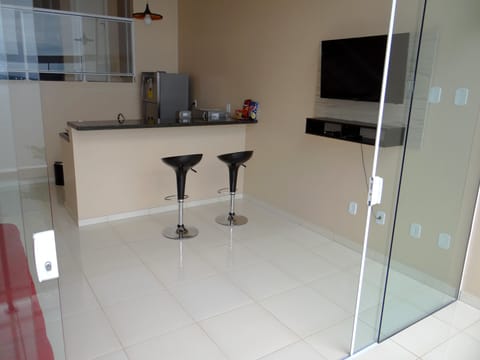 Flat Super  Deluxe | Living room | 40-inch LCD TV with cable channels, TV