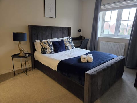 3 bedrooms, iron/ironing board, WiFi (free), bed sheets