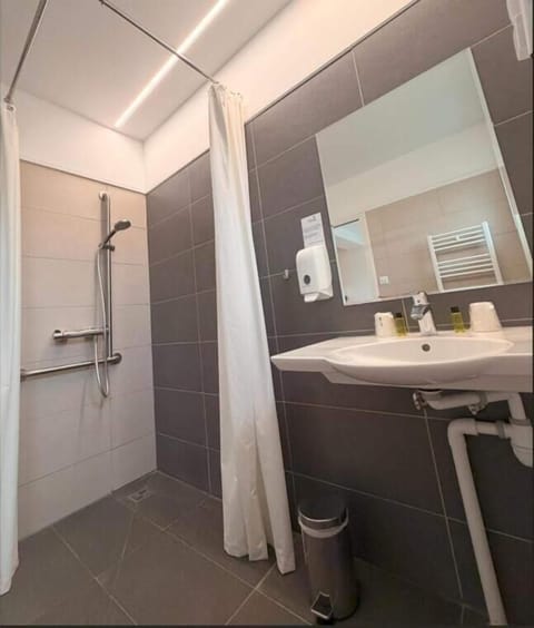 Single Room, Garden View | Bathroom
