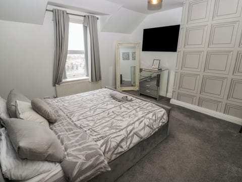 2 bedrooms, individually decorated, individually furnished, free WiFi