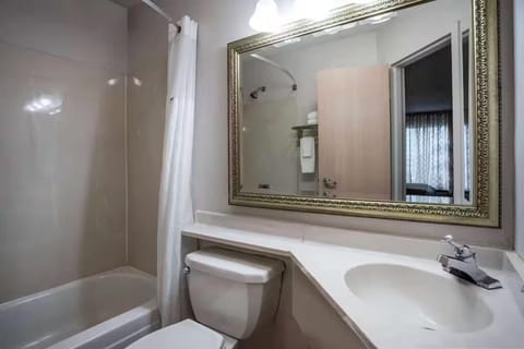 Basic Single Room | Bathroom