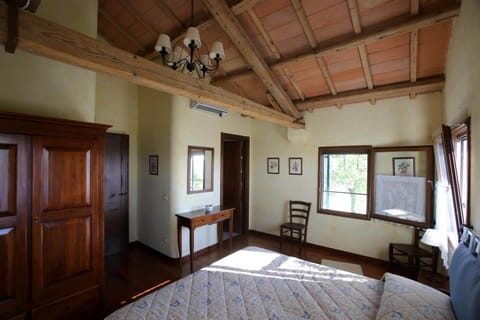 Free WiFi, bed sheets, wheelchair access