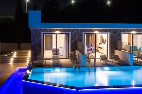 Suite, Private Pool, Pool View | In-room safe, desk, soundproofing, WiFi (free)