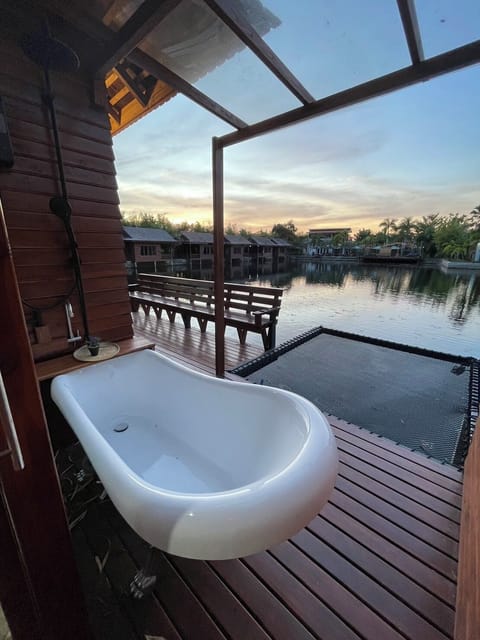 Deluxe Double Room, Lake View | Property grounds