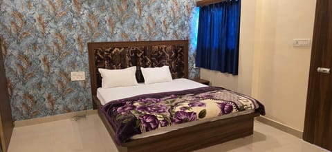 Deluxe Room | Desk, WiFi (free)