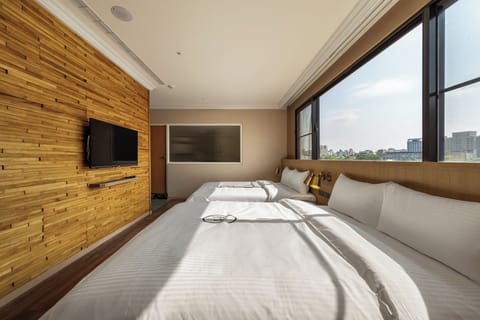 Standard Quadruple Room | Desk, blackout drapes, free WiFi, bed sheets
