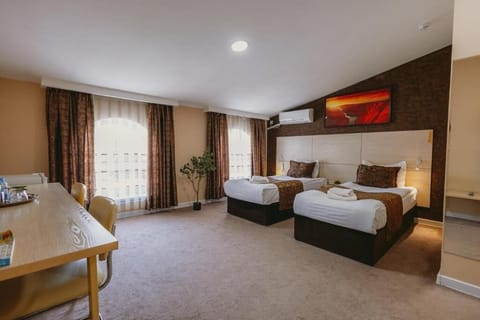 Standard Twin Room | In-room safe, soundproofing, iron/ironing board, WiFi (free)