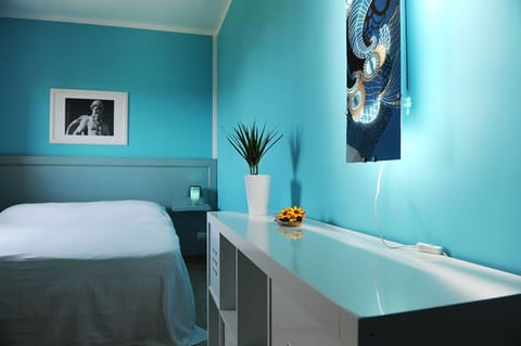 1 bedroom, premium bedding, desk, free WiFi