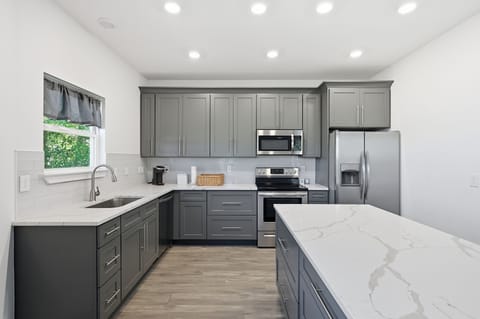 House, 3 Bedrooms | Private kitchen | Fridge, oven, coffee/tea maker