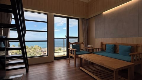 Deluxe Studio Suite, Ocean View | Interior
