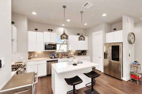 Room, City View | Private kitchen | Shared fridge, microwave, spices, freezer