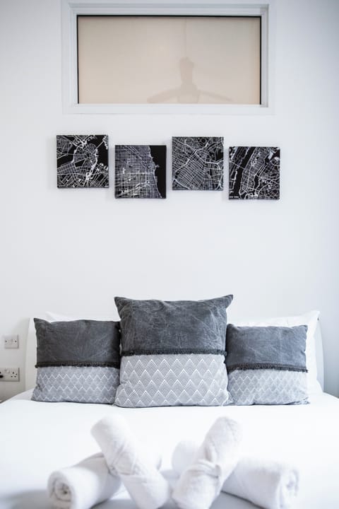 Deluxe Double Room | Iron/ironing board, free WiFi