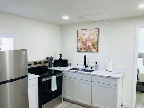 House, 1 King Bed with Sofa bed, Kitchen, Garden View (Boardwalk Bungalow 2) | Private kitchen