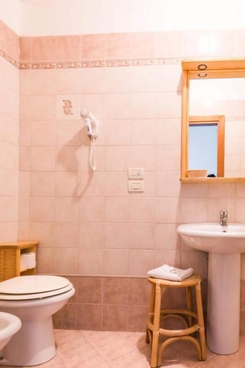 Double Room | Bathroom | Combined shower/tub, hair dryer, towels, soap