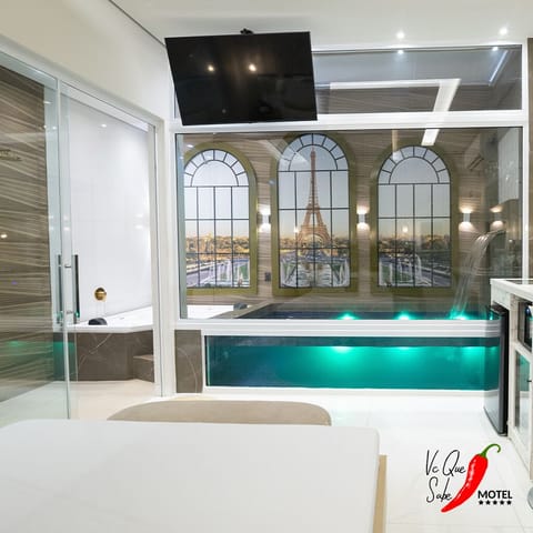 Luxury Suite | Premium bedding, WiFi (free), bed sheets